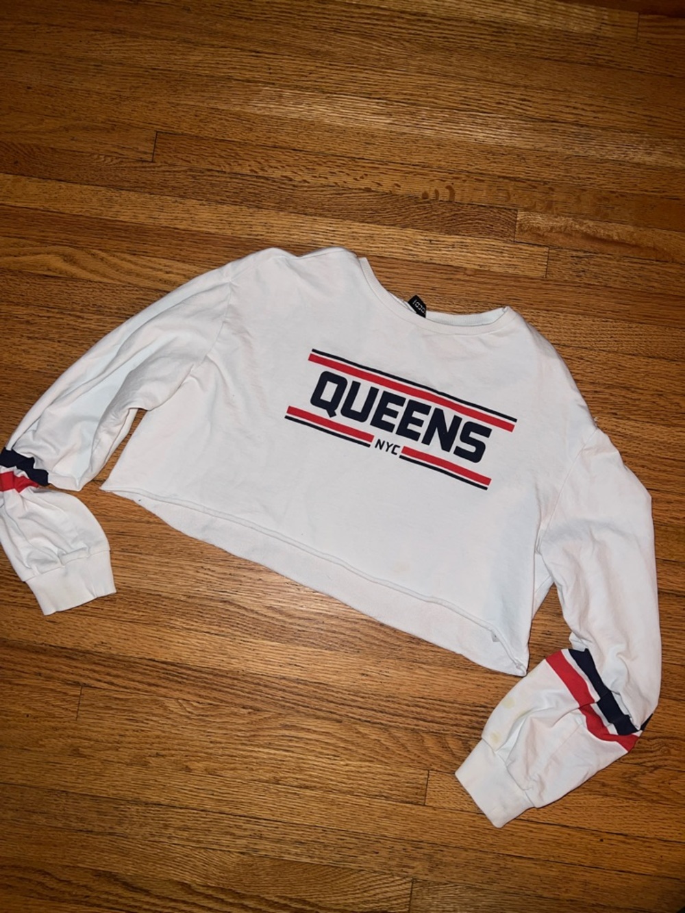 ‘Queens’ Divided White Cropped Sweatshirt with Red & Navy Stripes